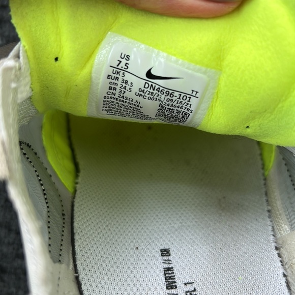 Nikes - Picture 4 of 4